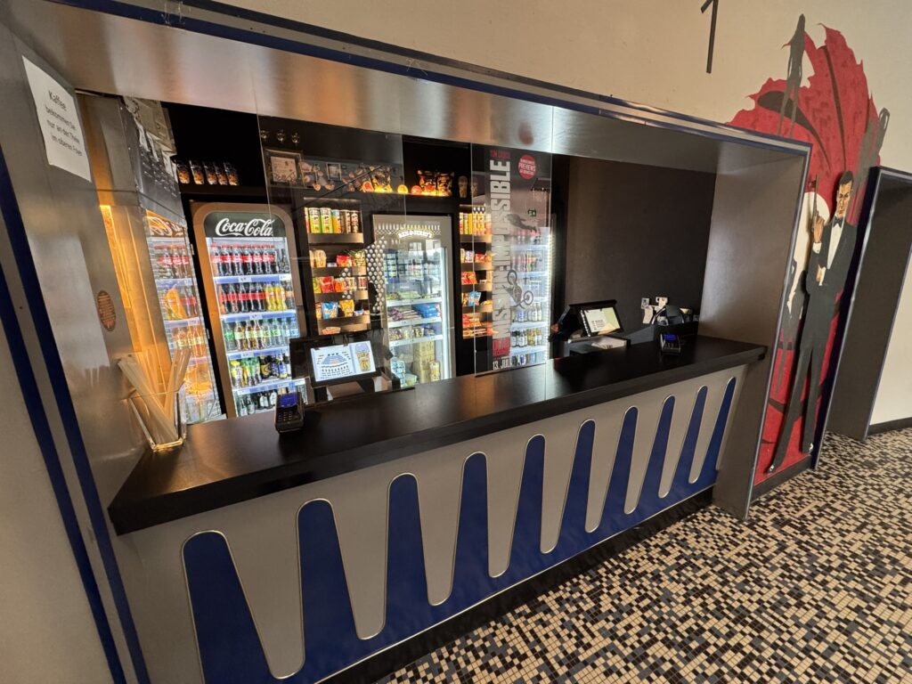 Online Concession und Concession vor ort. Concession Theke. Popcorn, Getränke Snacks.